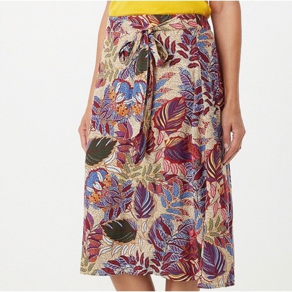 Westport Dresses & Skirts - Westport elastic back printed tie front skirt Size L